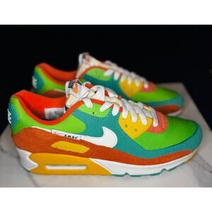 Nike Air Max 90 SE Running Club Size 9.5 Men or 11 Women!!